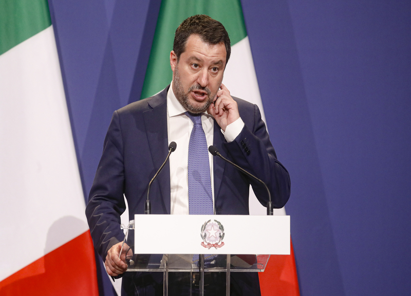 Galleria foto 'Sondaggi, Lega: che crollo (-0.8%). Guadagnano solo M5s e FdI' - foto 1