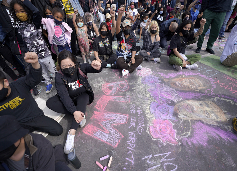 Minneapolis, manifestazione in ricordo di George Floyd e Daunte Wright