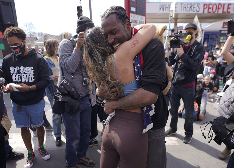 Minneapolis, manifestazione in ricordo di George Floyd e Daunte Wright