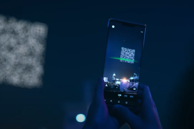 Shanghai, 1500 droni formano un QR code gigante nel cielo: FOTO e VIDEO