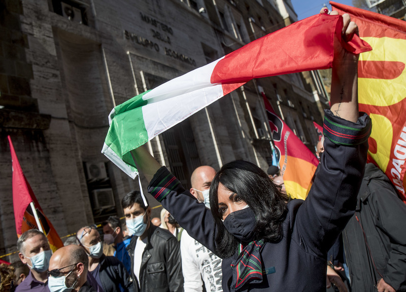 Alitalia, intesa con l’Ue senza annuncio.Giorgetti deve convincere i sindacati Alitalia, intesa con l’Ue senza annuncio.Giorgetti deve convincere i sindacati