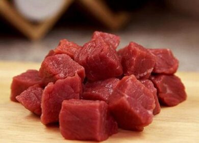 La macelleria degli orrori: una tonnellata di carne in cattivo stato, chiusa