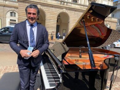 Covid, Alberto Veronesi porta Bohème in piazza Scala: “Sostenere la cultura”