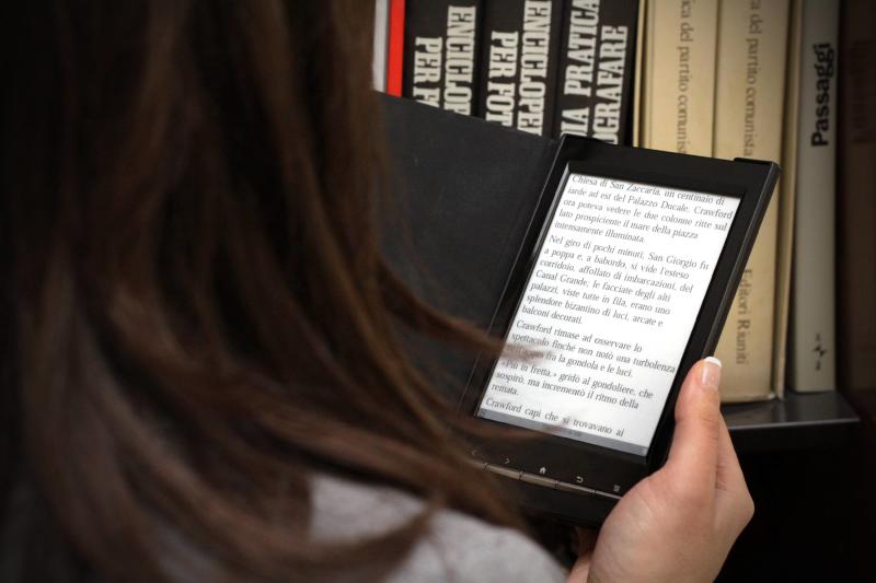 In Francia cresce la lettura di libri e ebook, fruiti per il 42% su smartphone In Francia cresce la lettura di libri e ebook, fruiti per il 42% su smartphone