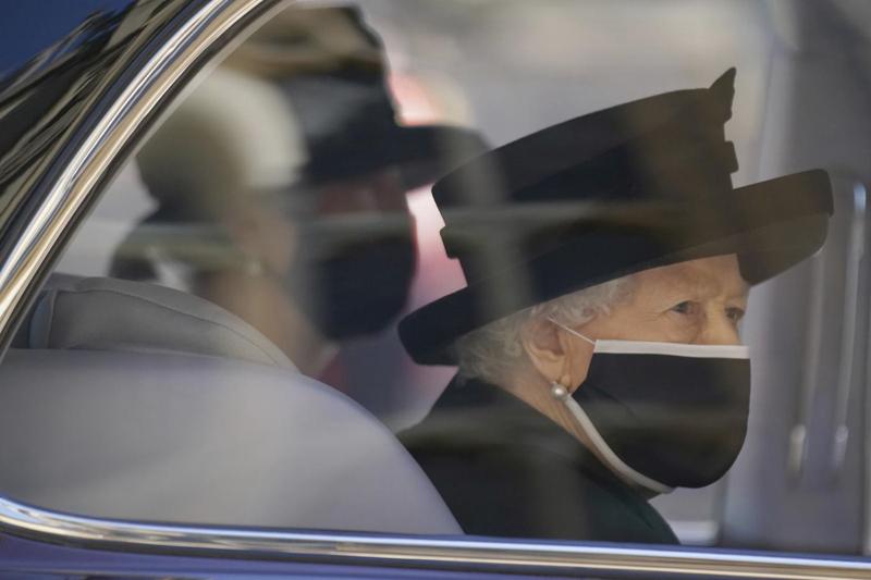 La Regina Elisabetta compie 95 anni, ma la sua “festa” è davvero triste FOTO La Regina Elisabetta compie 95 anni, ma la sua “festa” è davvero triste FOTO