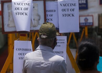 India sull’orlo del baratro: produce vaccini ma non li ha per la popolazione