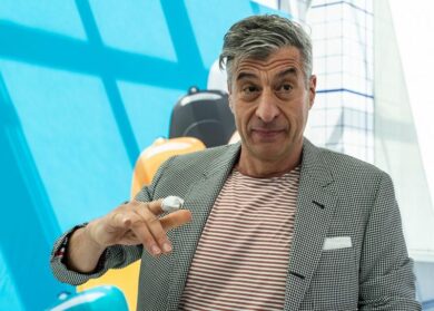 Maurizio Cattelan: retrospettiva su 30 anni di carriera all’HangarBicocca