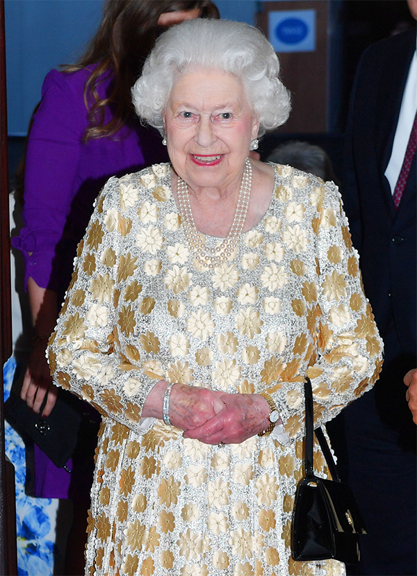 La Regina Elisabetta compie 95 anni, ma la sua “festa” è davvero triste FOTO La Regina Elisabetta compie 95 anni, ma la sua “festa” è davvero triste FOTO