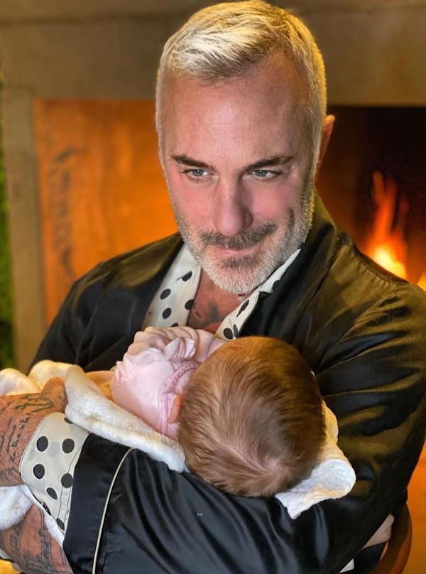 Gianluca Vacchi in ospedale con la figlia Blu Jerusalema, operata Gianluca Vacchi in ospedale con la figlia Blu Jerusalema, operata