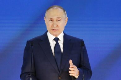 Putin minaccia l’Occidente: “Non superate il limite o reagiremo duramente”