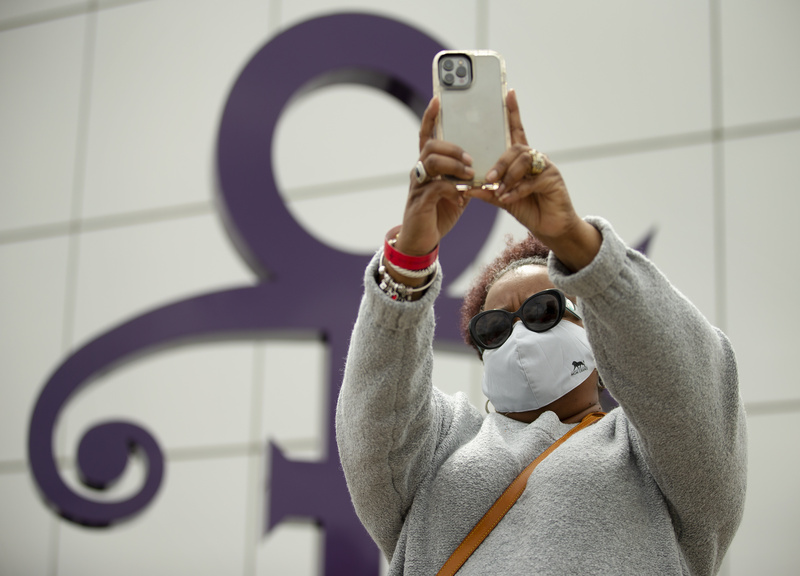 Prince, cinque anni senza l’artista: il ricordo dei fan