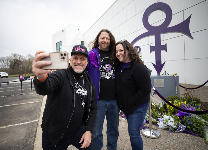 Prince, cinque anni senza l’artista: il ricordo dei fan