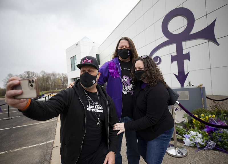 Prince, cinque anni senza l’artista: il ricordo dei fan