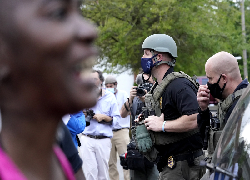 Usa, poliziotto uccide afroamericano in North Carolina Usa, poliziotto uccide afroamericano in North Carolina