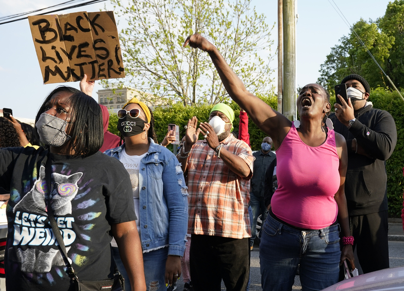 Usa, poliziotto uccide afroamericano in North Carolina Usa, poliziotto uccide afroamericano in North Carolina