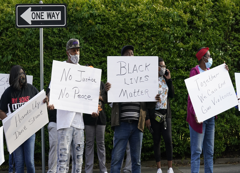 Usa, poliziotto uccide afroamericano in North Carolina Usa, poliziotto uccide afroamericano in North Carolina