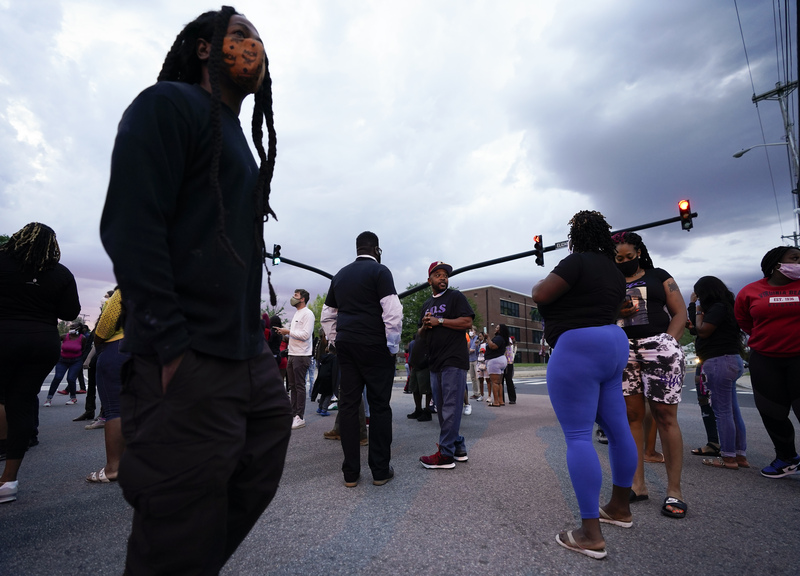 Usa, poliziotto uccide afroamericano in North Carolina Usa, poliziotto uccide afroamericano in North Carolina