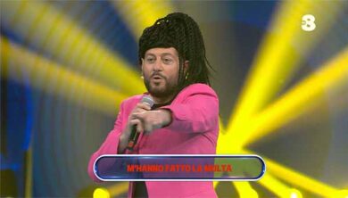 Name That Tune – Enrico Papi canta “Good Times” di Ghali