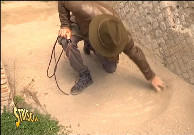 Striscia la notizia, rimprovero dopo puntata su Veio: “Non manomettere i beni” Striscia la notizia, rimprovero dopo puntata su Veio: “Non manomettere i beni”