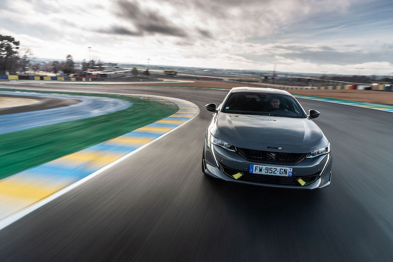I piloti Peugeot del WEC al volante della nuova 508 PSE I piloti Peugeot del WEC al volante della nuova 508 PSE
