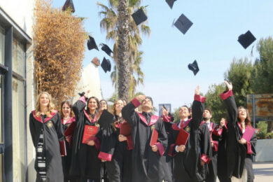 Aboliti gli esami di abilitazione: professioni, ora basterà la laurea