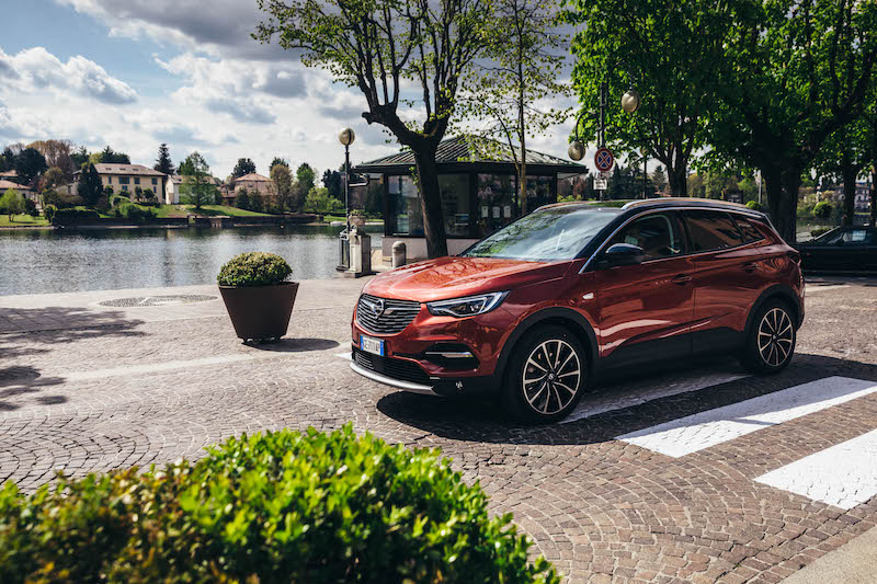 Opel Grandland X Hybrid4, l’off road non le fa paura Opel Grandland X Hybrid4, l’off road non le fa paura