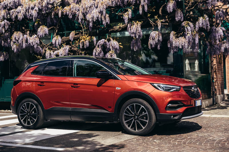 Opel Grandland X Hybrid4, l’off road non le fa paura Opel Grandland X Hybrid4, l’off road non le fa paura