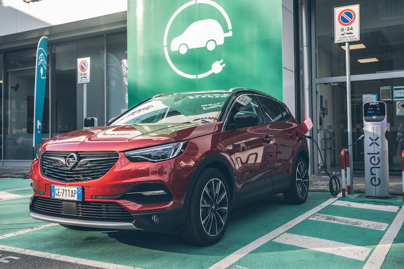 Opel Grandland X Hybrid4, l’off road non le fa paura Opel Grandland X Hybrid4, l’off road non le fa paura