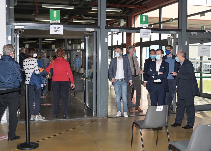 Emanuele Monti visita il centro Hub vaccini di MalpensaFiere