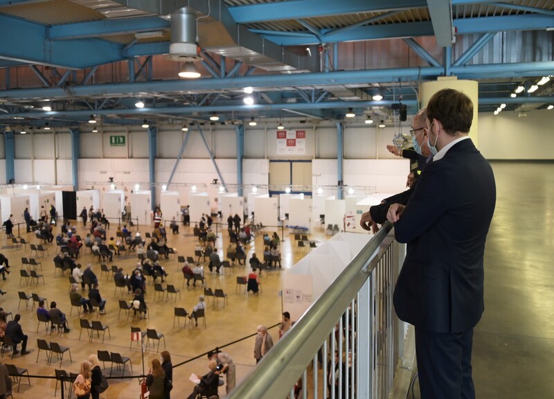 Emanuele Monti visita il centro Hub vaccini di MalpensaFiere