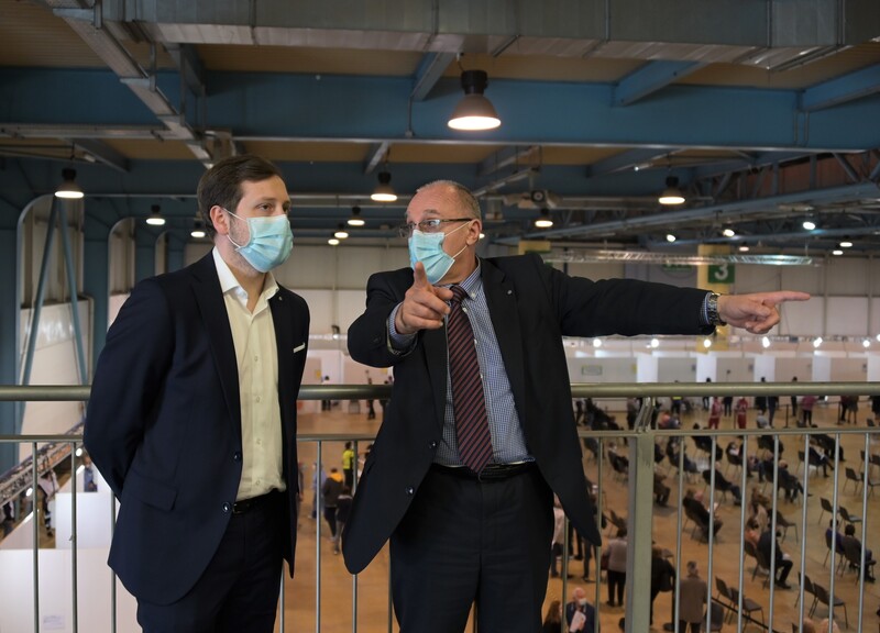 Emanuele Monti visita il centro Hub vaccini di MalpensaFiere