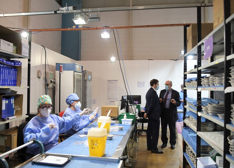 Emanuele Monti visita il centro Hub vaccini di MalpensaFiere