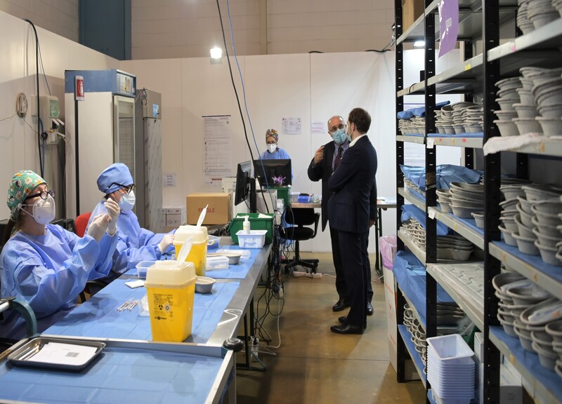Emanuele Monti visita il centro Hub vaccini di MalpensaFiere