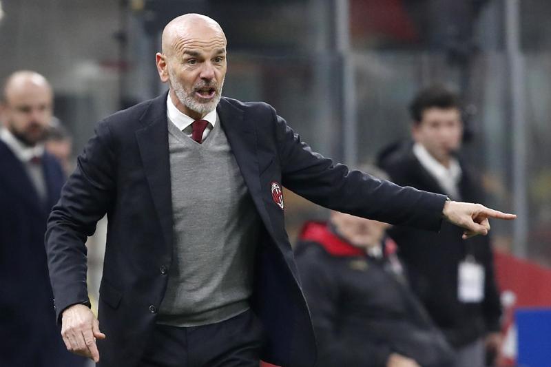 Milan crolla con la Lazio, Champions a rischio. Bufera rossonera su Orsato Milan crolla con la Lazio, Champions a rischio. Bufera rossonera su Orsato