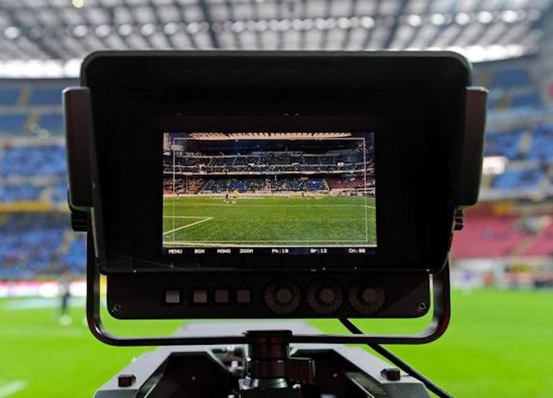 Calcio, la Serie B torna su Sky: acquistati i diritti delle stagioni 2021/2024 Calcio, la Serie B torna su Sky: acquistati i diritti delle stagioni 2021/2024