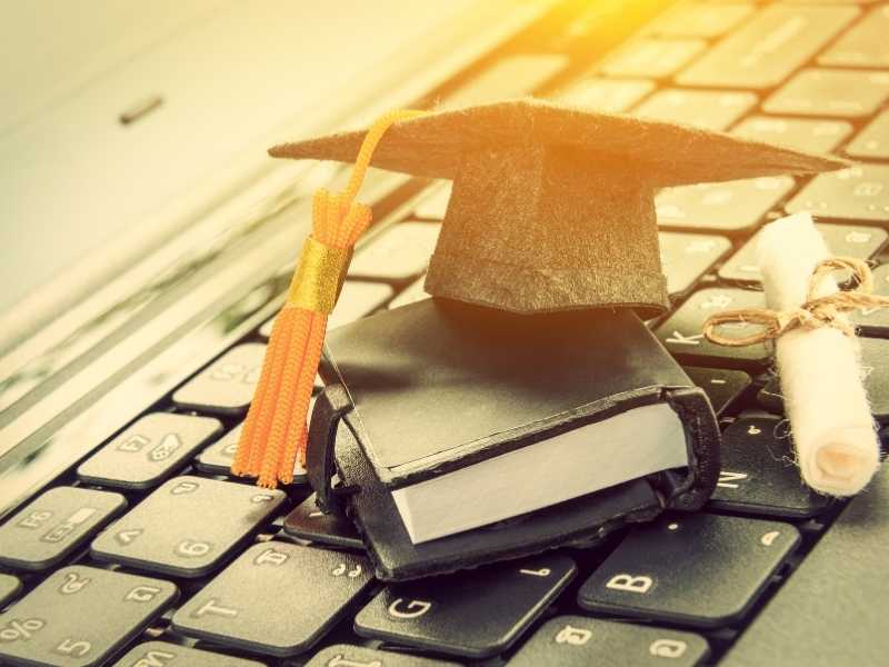 L’altra faccia della Dad, internet a singhiozzo, droga e spritz a lezione L’altra faccia della Dad, internet a singhiozzo, droga e spritz a lezione