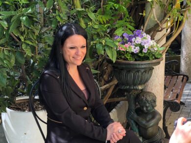 ‘Vietato vestirsi da prostituta’, è polemica a Cassina de’ Pecchi