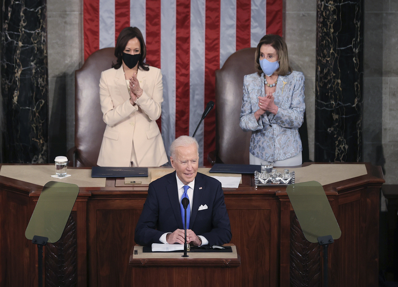 Biden, il bilancio dopo 100 giorni: spinta alla classe media e tasse ai ricchi Biden, il bilancio dopo 100 giorni: spinta alla classe media e tasse ai ricchi