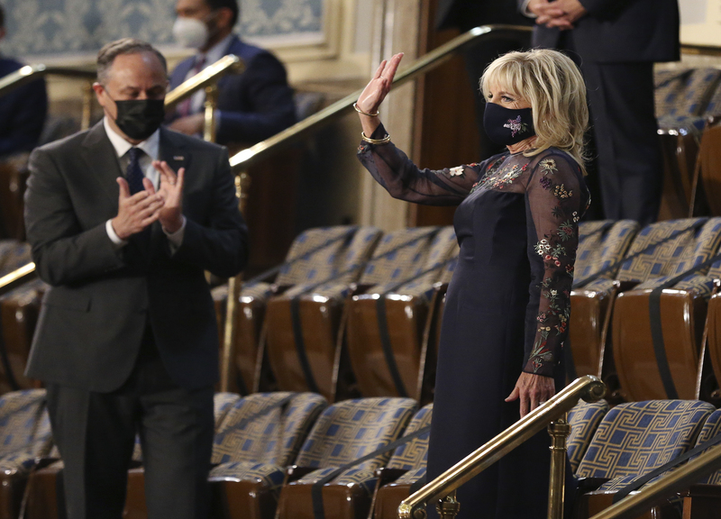 Biden, il bilancio dopo 100 giorni: spinta alla classe media e tasse ai ricchi Biden, il bilancio dopo 100 giorni: spinta alla classe media e tasse ai ricchi