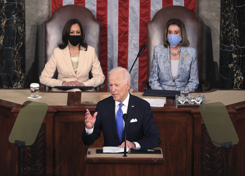 Biden, il bilancio dopo 100 giorni: spinta alla classe media e tasse ai ricchi Biden, il bilancio dopo 100 giorni: spinta alla classe media e tasse ai ricchi