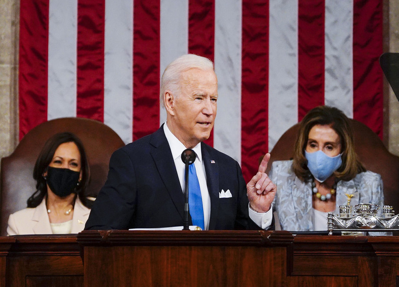Biden, il bilancio dopo 100 giorni: spinta alla classe media e tasse ai ricchi Biden, il bilancio dopo 100 giorni: spinta alla classe media e tasse ai ricchi