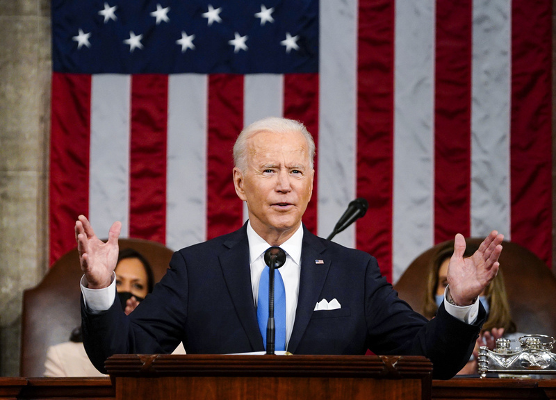 Biden, il bilancio dopo 100 giorni: spinta alla classe media e tasse ai ricchi Biden, il bilancio dopo 100 giorni: spinta alla classe media e tasse ai ricchi