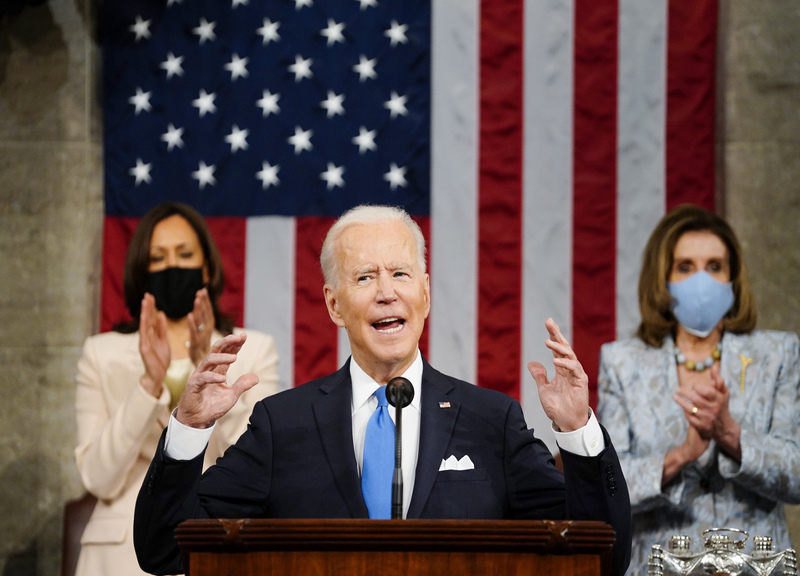 Biden, il bilancio dopo 100 giorni: spinta alla classe media e tasse ai ricchi Biden, il bilancio dopo 100 giorni: spinta alla classe media e tasse ai ricchi