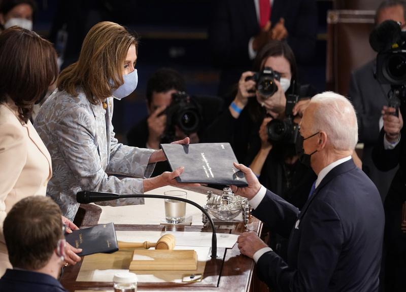 Biden, il bilancio dopo 100 giorni: spinta alla classe media e tasse ai ricchi Biden, il bilancio dopo 100 giorni: spinta alla classe media e tasse ai ricchi