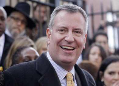 Covid, New York riapre l’1 luglio. Oms: “Troppo presto, attenti alle varianti”