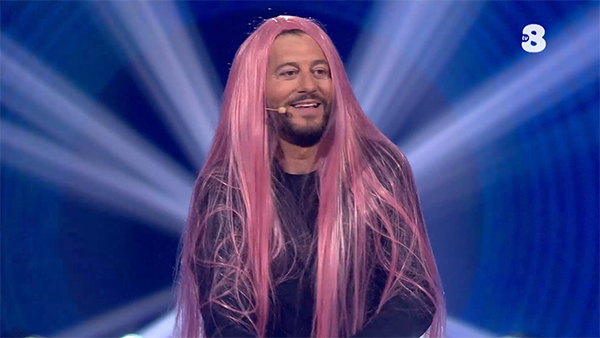 Name That Tune – Enrico Papi canta “Fuori dal tunnel” di Caparezza Name That Tune – Enrico Papi canta “Fuori dal tunnel” di Caparezza