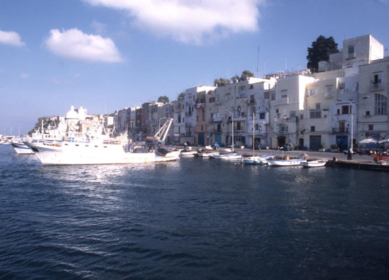 Turismo, Procida accelera: prima isola Covid-free. Il 70% coperto entro sabato Turismo, Procida accelera: prima isola Covid-free. Il 70% coperto entro sabato
