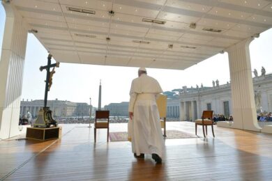 Papa Francesco, limite ai regali: non oltre 40€. La nuova legge anticorruzione