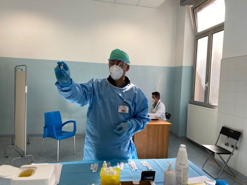Coronavirus, in Lombardia +2.304 positivi e +40 morti in 24 ore Coronavirus, in Lombardia +2.304 positivi e +40 morti in 24 ore