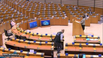 Green Pass, ok del Parlamento Ue con molti limiti: il tg VERO GIORNALE